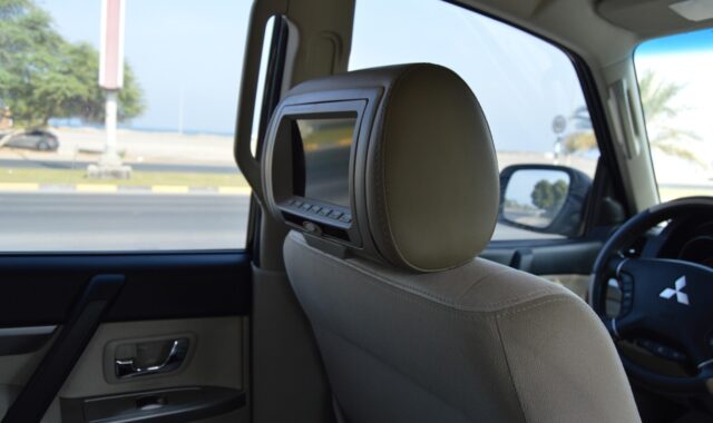 dvd headrest, tv in car, tv headrest