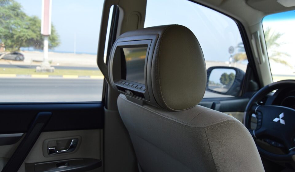 dvd headrest, tv in car, tv headrest