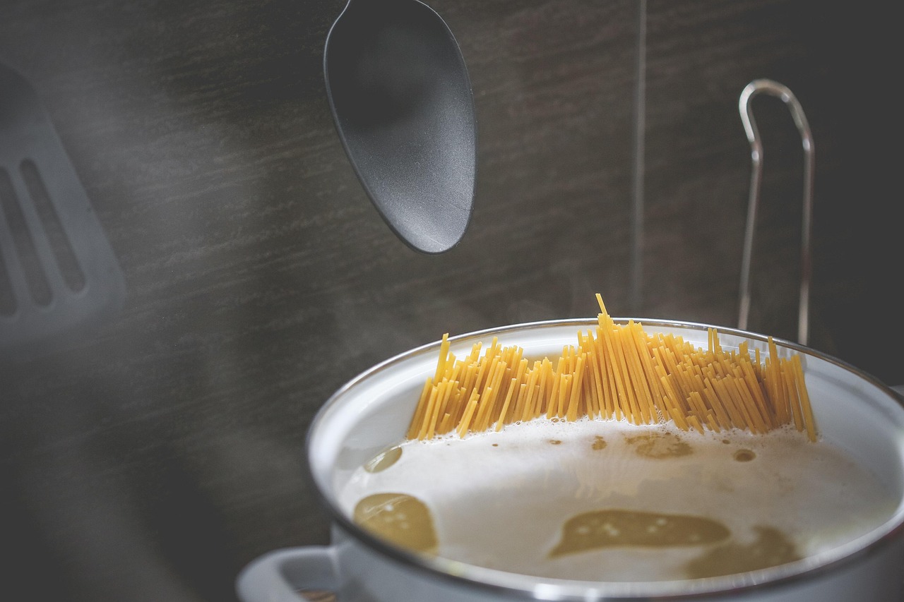 cook, bake, spaghetti, chef, italian pasta, noodles, boil, steam, cutlery, cookware, foodie, food, gray food, gray cooking, gray pasta, gray chef, spaghetti, spaghetti, spaghetti, spaghetti, spaghetti, chef, chef, cookware